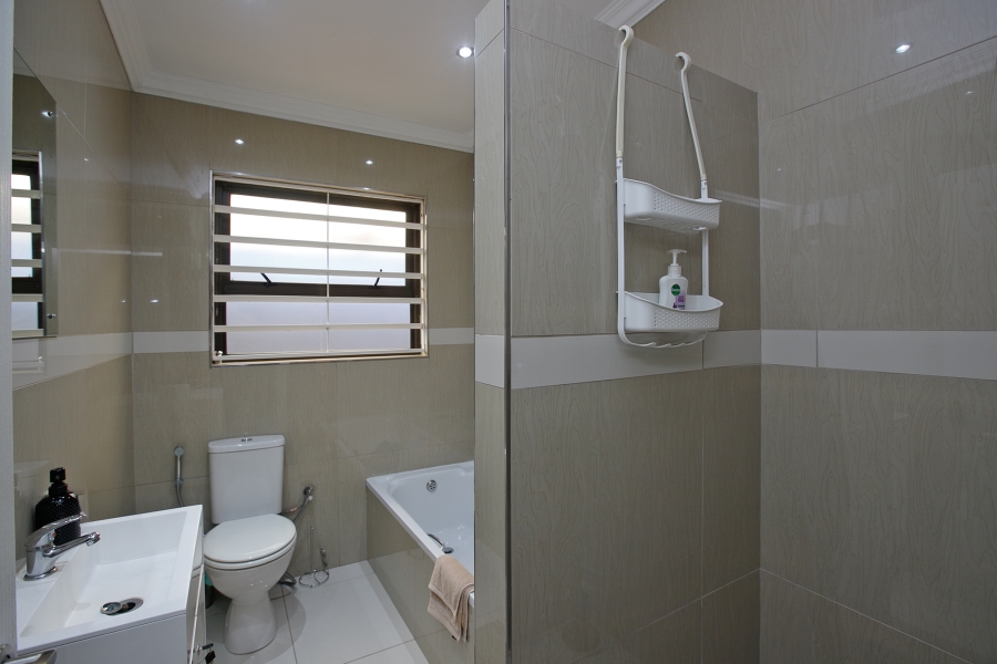 3 Bedroom Property for Sale in Claremont Village Western Cape